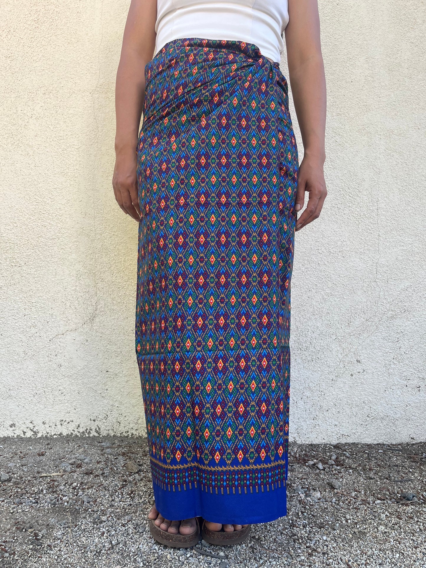 sarong skirtThai skirt , Lao Warp Asian gift Cambodian Sarong (Batik) Thai , Loa Sarong (Batik) Asian warp clothes for man and women .Cambodian Skirt.